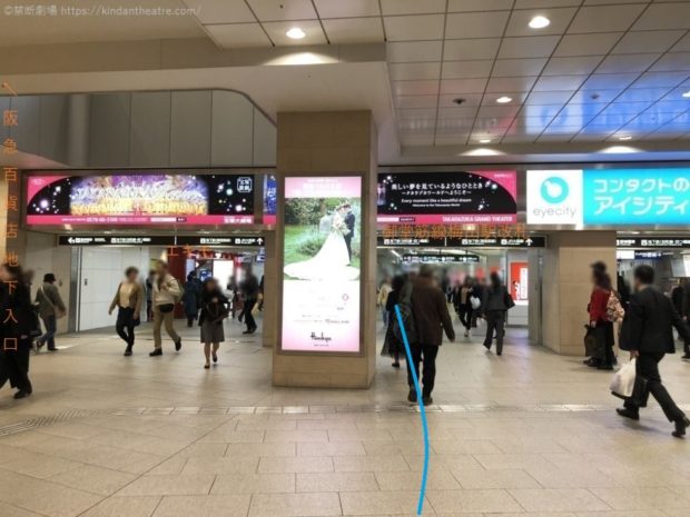 阪急百貨店地下から御堂筋線梅田駅改札を抜けてJR地下方面へと進む
