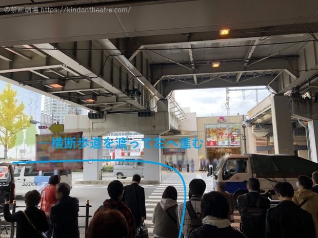 JR大阪駅桜橋口横断歩道