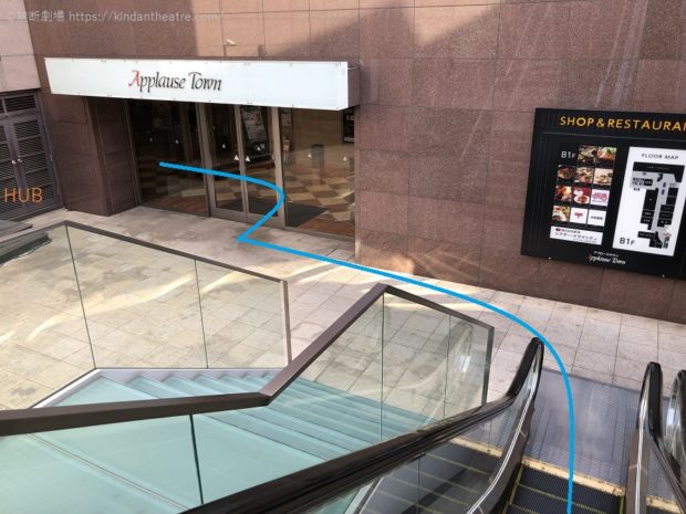 シアター・ドラマシティへはちゃやまちアプローズタウンの地下1階入口から進んでゆく