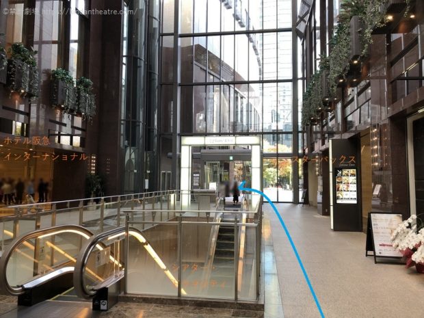 アプローズタワーガレリア内、ホテル阪急インターナショナル、スターバックス前。梅田芸術劇場メインホールへとすすむ