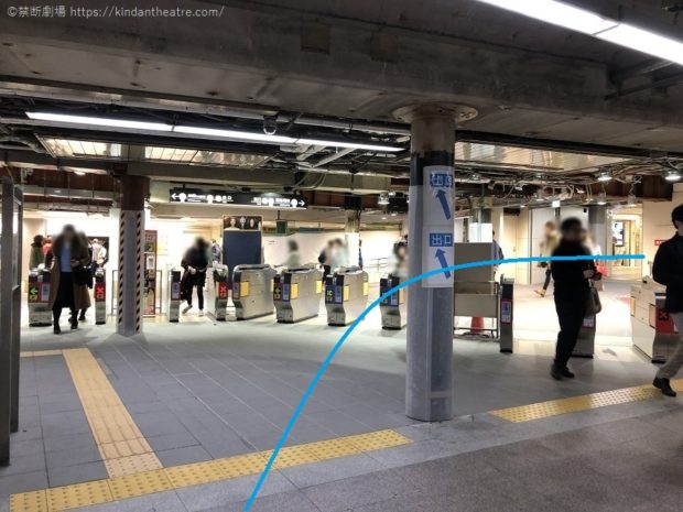 御堂筋線梅田駅北改札口を出たら右手にすすむ