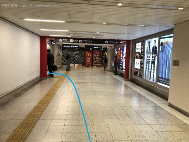 crost.突き当りのマクドナルドから左方向へと進む