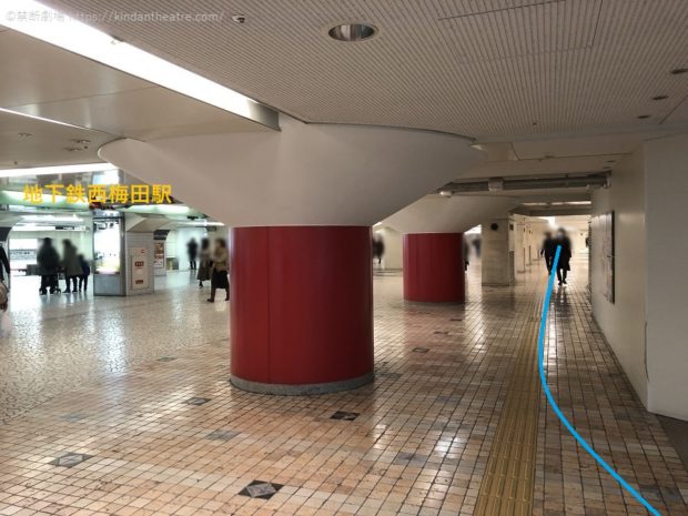 地下鉄西梅田前地下通路をブリーゼタワー方面へ進む