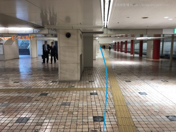 ハービスENT付近地下通路をブリーゼタワー方面へ進む