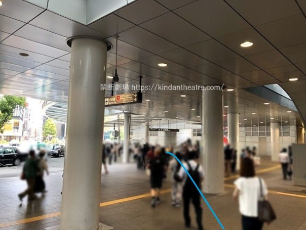 桜通口を出た所通路