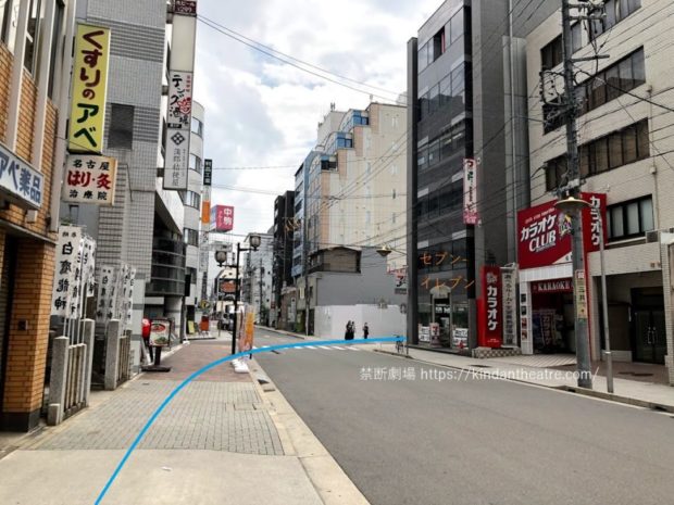 セブン-イレブン前