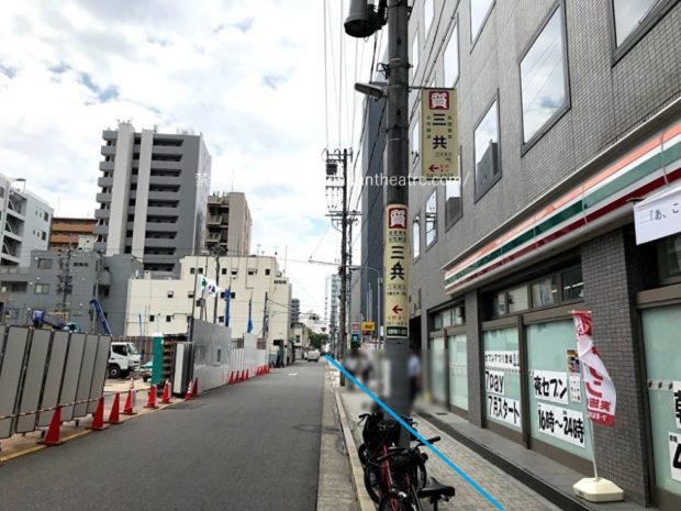 セブン-イレブン前路地