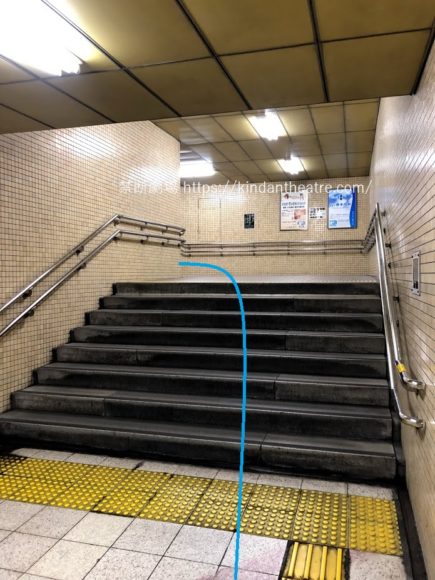 伏見駅6番出口へ続く階段