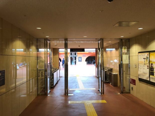 b2出口東京芸術劇場地下入り口