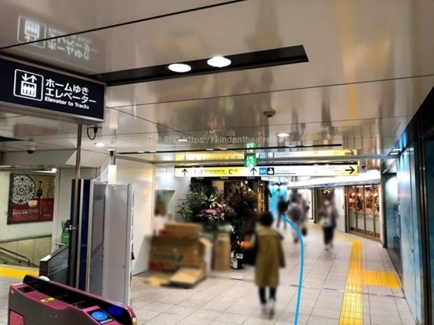 有楽町線池袋駅南通路西改札前
