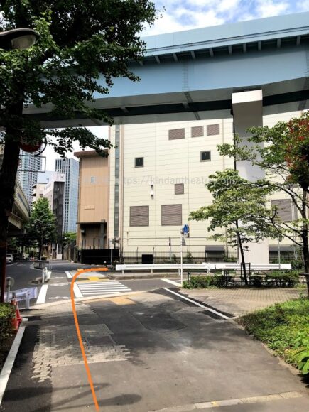 ゆりかもめ高架下、芝工業高校そば、新橋日の出埠頭線付近