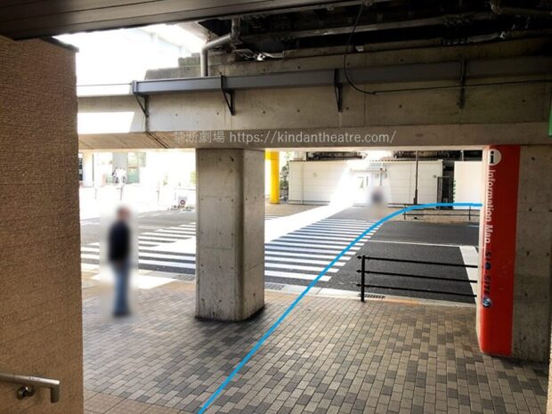 JR浜松町駅北口前横断歩道