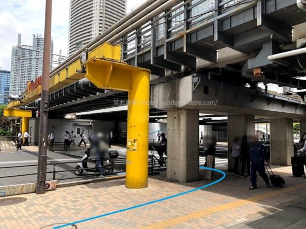 JR浜松町駅北口前横断歩道