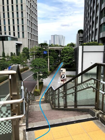 汐留南交差点側陸橋階段