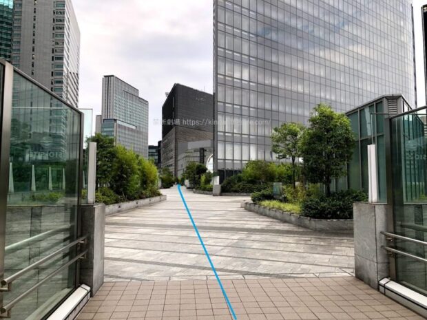 汐留シオサイト ペデストリアンデッキからカレッタ汐留を望む