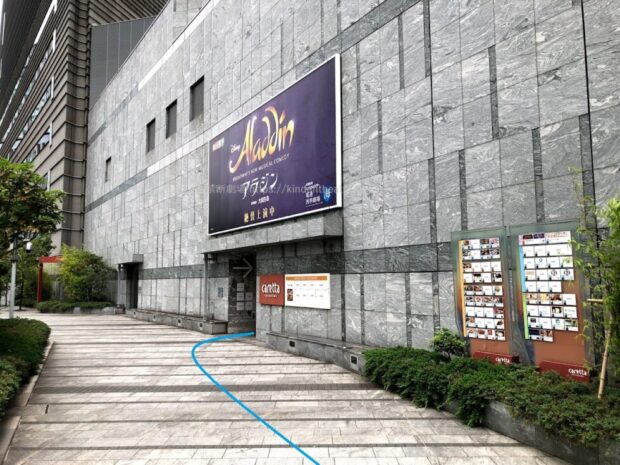 カレッタ汐留2階外 劇団四季アラジン看板