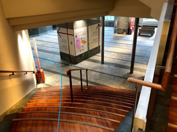 カレッタ汐留階段1階付近