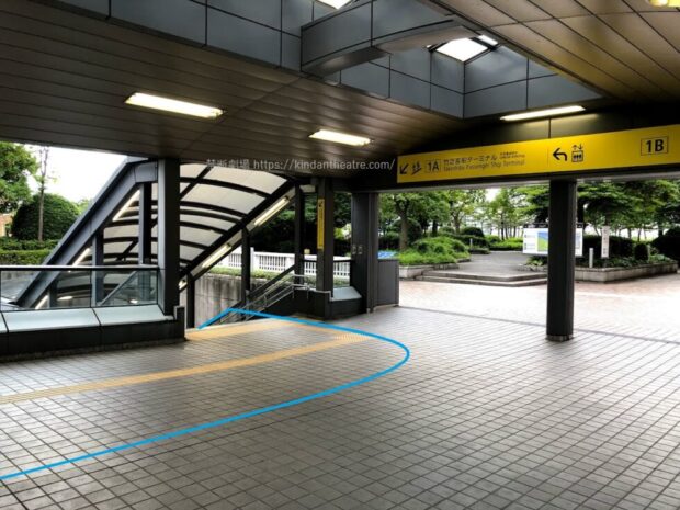 ゆりかもめ竹芝駅1A階段