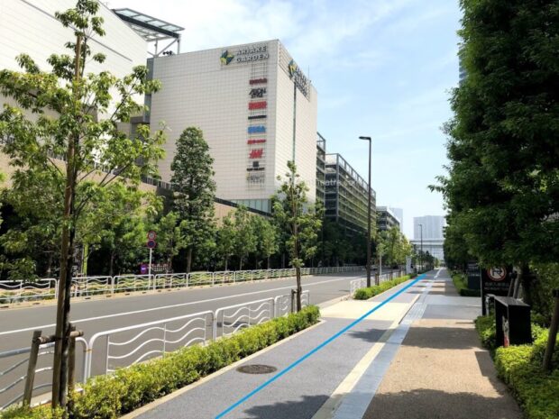 有明ガーデン前歩道