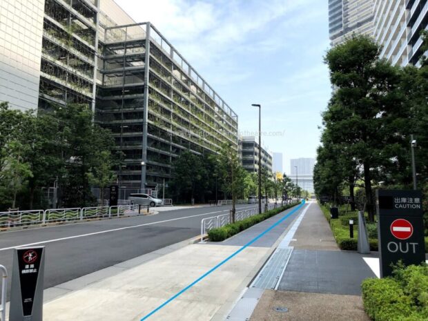有明ガーデン立体駐車場前歩道