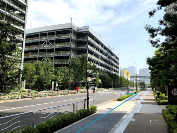 有明ガーデン立体駐車場前歩道
