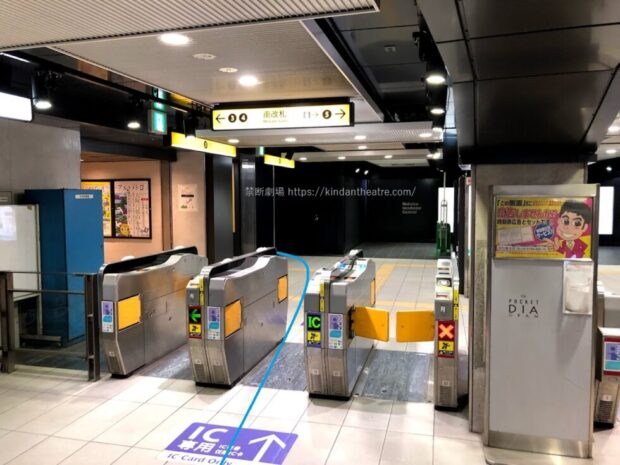 御堂筋線中津駅南改札