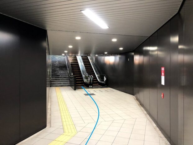 御堂筋線中津駅4番出口エスカレーター