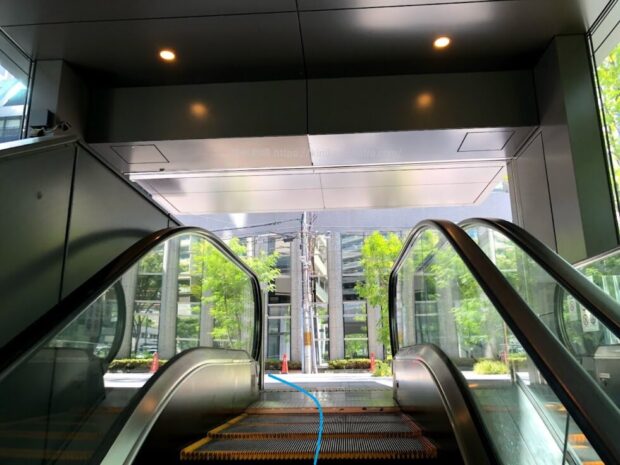 御堂筋線中津駅4番出口