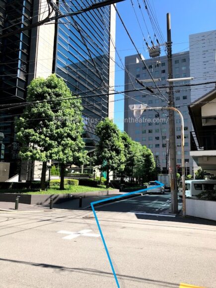 ピアスタワー側歩道