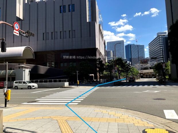 ホテル阪急インターナショナル前交差点