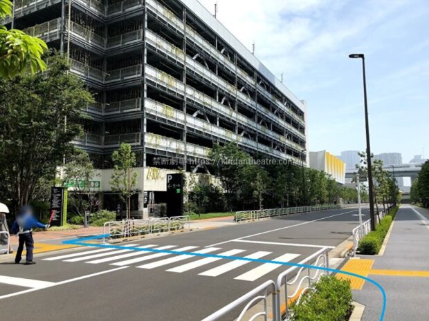有明ガーデン立体駐車場前横断歩道