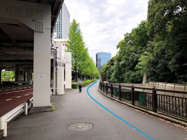 海岸通り・浜離宮恩賜庭園お堀　歩道