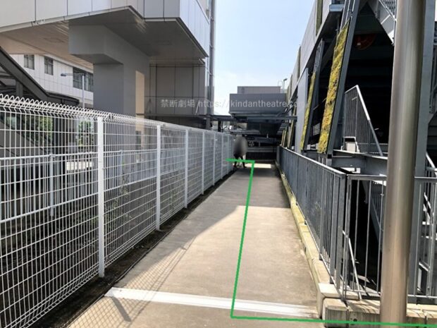 りんかい線国際展示場駅からゆりかもめ有明駅へ続く通路