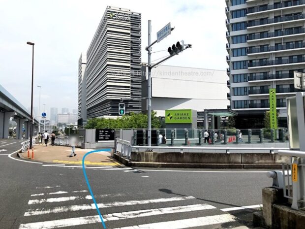 有明中央橋北横断歩道・有明ガーデン入り口