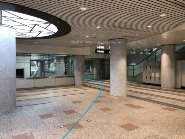 クリスタ長堀から西梅田駅へ続く通路