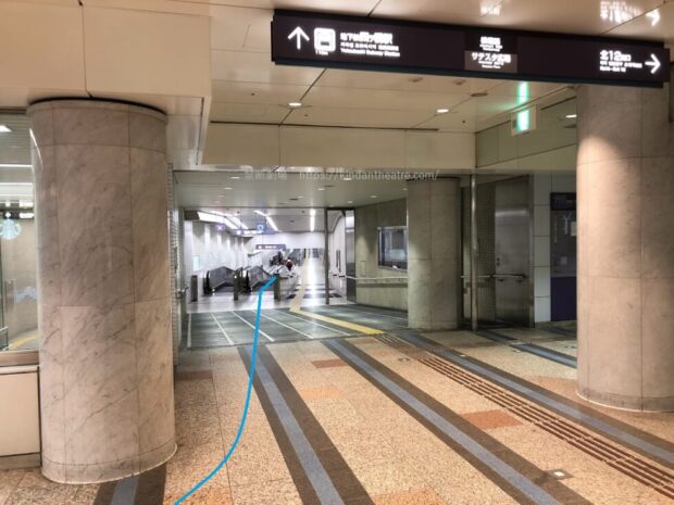 四ツ橋駅構内通路 動く歩道