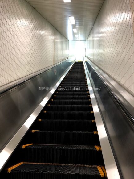 本町駅23号出口エスカレーター