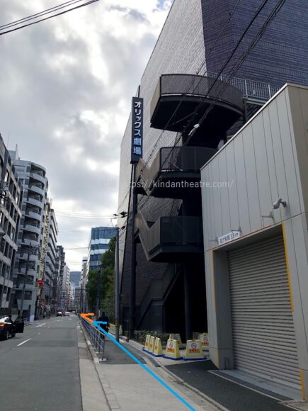 オリックス劇場搬入口付近