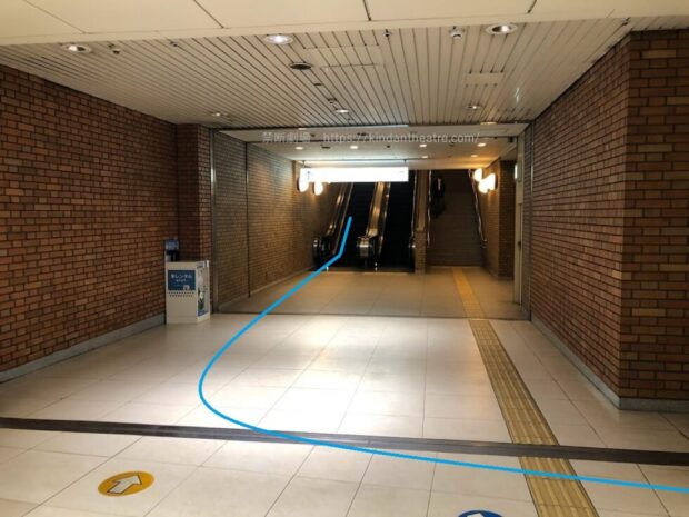 日本大通り駅3番出口エスカレーター