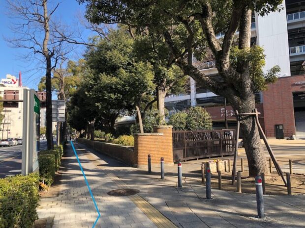 横浜スタジアム正面入口前歩道