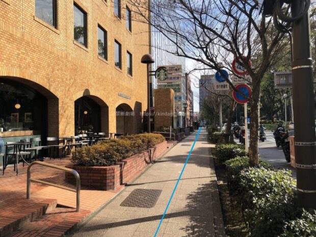 スターバックス横浜公園店前歩道