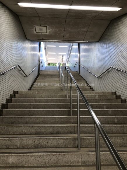 地下鉄森ノ宮駅3-A出口階段