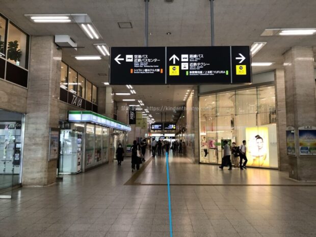 大阪上本町駅構内 近鉄百貨店前