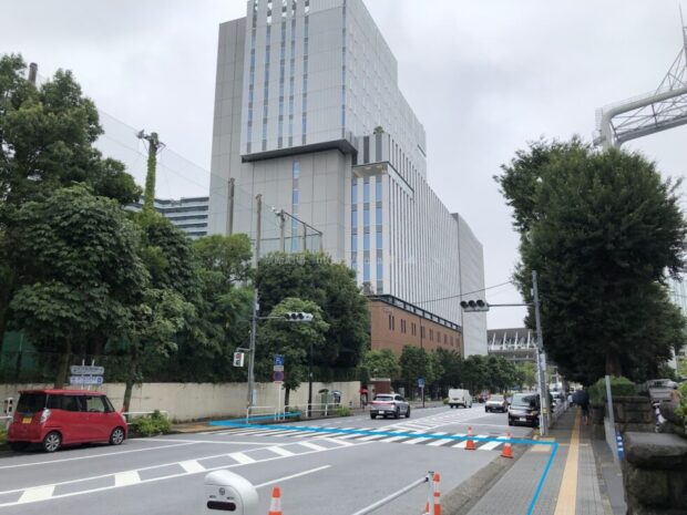神宮球場前　横断歩道　日本青年館ホール