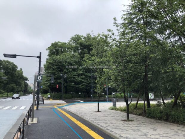 四谷角筈線　建国記念文庫付近　交差点
