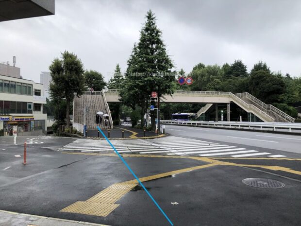 信濃町駅前　歩道橋