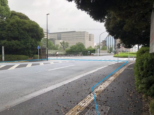 明治神宮外苑信濃町休憩所前　横断歩道