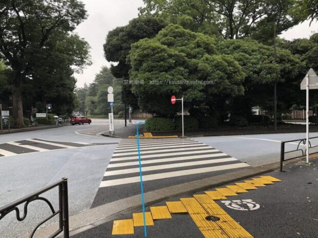 明治神宮外苑信濃町休憩所付近　横断歩道