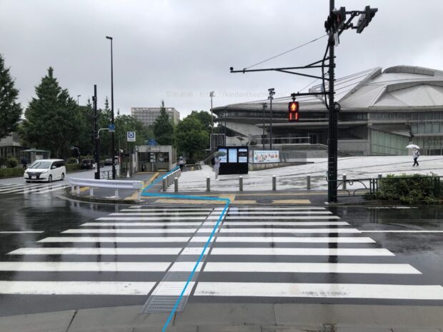 千駄ヶ谷駅交差点　東京体育館方面