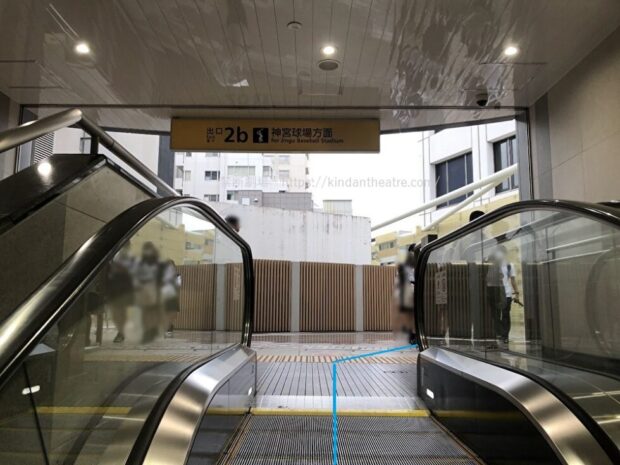 外苑前駅　2b出口